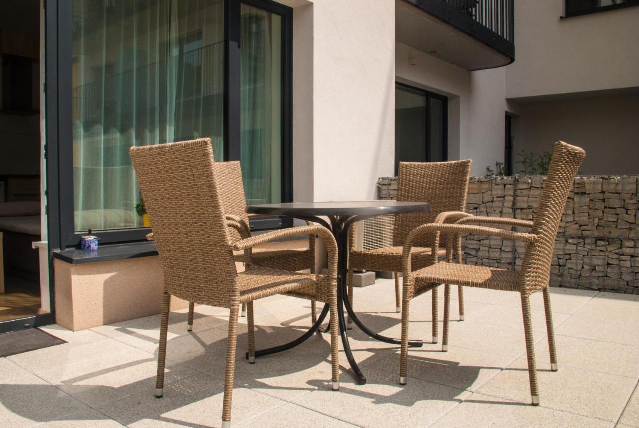 Sunny, Fully Furnished Studio Type With Terrace Plzen Luaran gambar